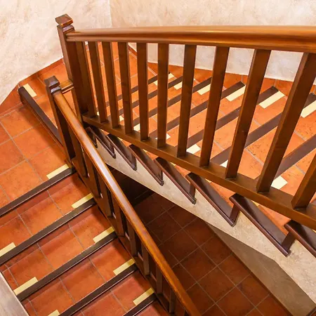 Tia Tomasa Nyaraló *